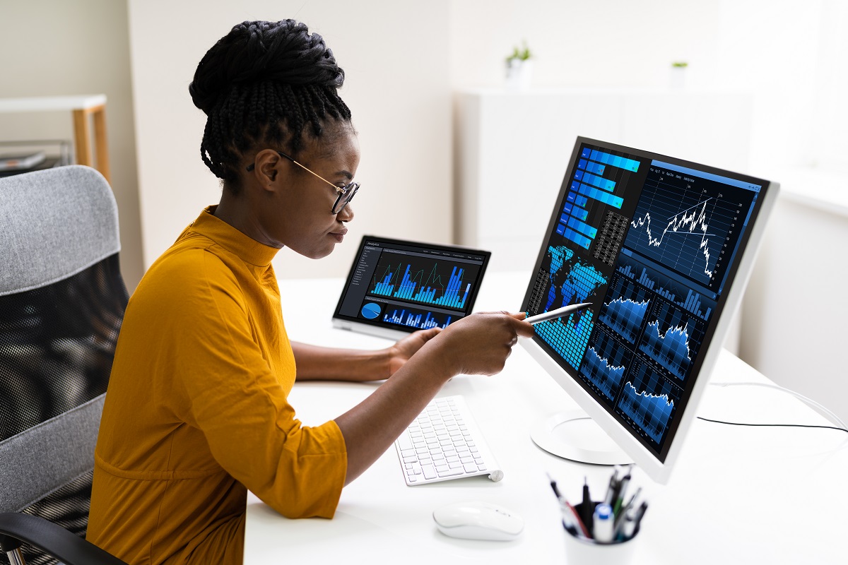 woman data analyst using computer