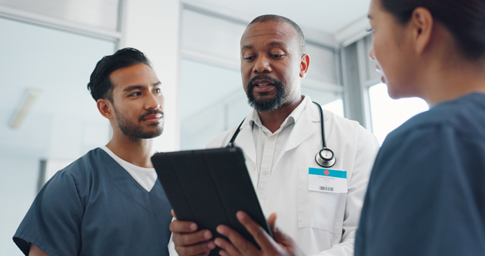 Doctor and nurses conversation about diagnosis with tablet
